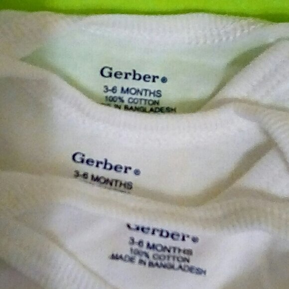 Baby shower pink bundle Swaddle, Alice & Oliver Rabbit blanket & onesies - Picture 8 of 8